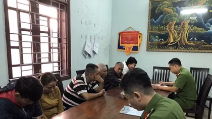 Cụ ông 70 tham gia sát phạt tai sòng bầu cua 