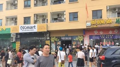 Người dân "nháo nhào" chạy khỏi chung cư cao cấp khi nghe báo cháy