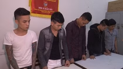 Hỗn chiến trong đêm để "bảo vệ" bạn gái bị trêu ghẹo