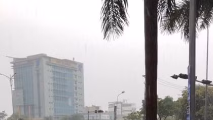  “Giải cứu” nhiều phương tiện ngập sâu trong nước 