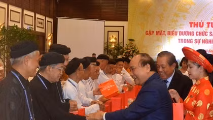 Thủ tướng gặp mặt, biểu dương chức sắc tôn giáo tiêu biểu 