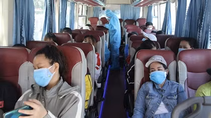Dỡ bỏ quy định giãn cách trên phương tiện vận tải hành khách 