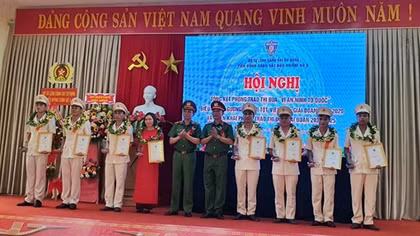 Biểu dương nhiều tập thể, cá nhân thuộc Tiểu đoàn Cảnh sát đặc nhiệm