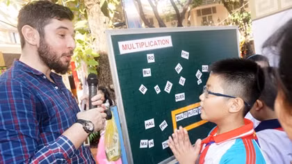 Học sinh khổ vì ngoại ngữ