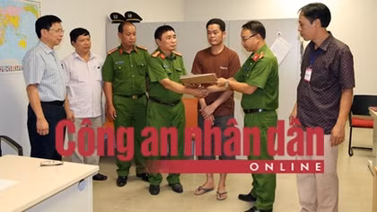 Dẫn giải tên trùm ma túy mua bán 350 bánh heroin từ Lào về Việt Nam
