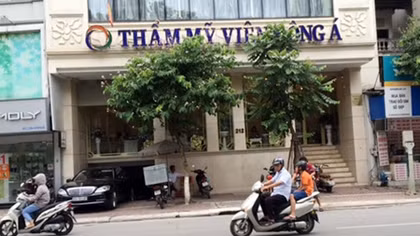Trung tâm bơm ngực làm đẹp thành nhăn nhúm bị khách hàng “đòi” tiền