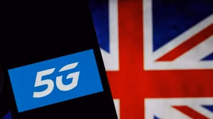Người dân Anh đốt cột sóng 5G vì tin đồn COVID-19