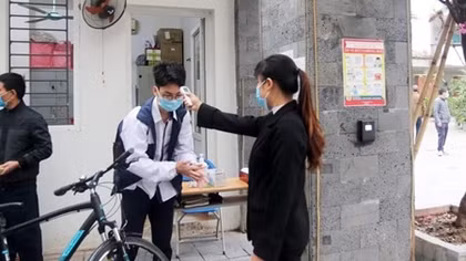 Hơn 2 triệu học sinh Hà Nội náo nức trở lại trường học sau đợt nghỉ dịch kéo dài