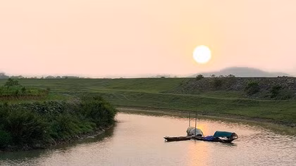 Làng em ở cuối sông Lam