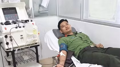 Trung úy công an hiến máu cứu người