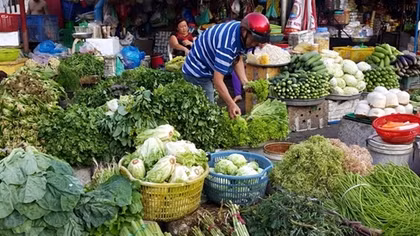 Rau xanh, thịt lợn tiếp tục tăng giá