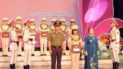 Nữ tiến sĩ với những giải thưởng cao quý