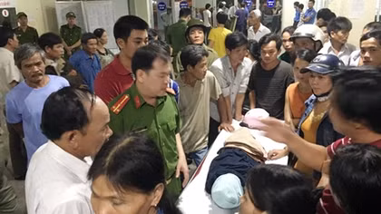 Ôm xác bé 24 tháng tuổi đến bệnh viện đòi làm rõ nguyên nhân tử vong