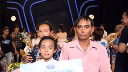 Cậu bé nghèo Tiền Giang thành quán quân ‘Thần tượng Âm nhạc nhí’