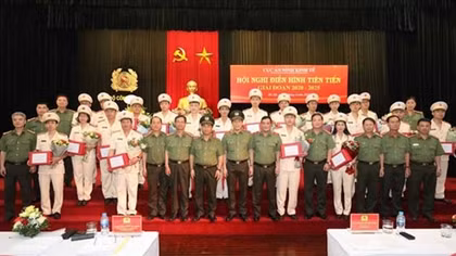 Tôn vinh các điển hình tiên tiến trong lĩnh vực An ninh kinh tế