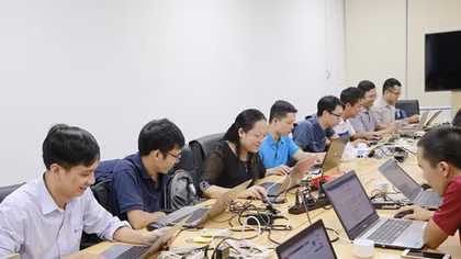 "Cuộc chiến" về đêm của những người đứng sau công tác chuyển đổi mã mạng
