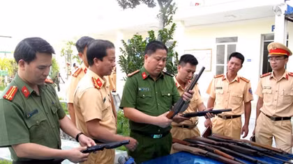 Để ngư dân tự nguyện giao nộp… súng