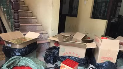 200kg pháo “chất” đầy trên taxi che kín cả kính ô tô