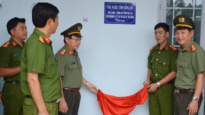 Bàn giao nhà nghĩa tình đồng đội