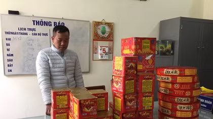 Công an Cao Bằng bắt 1kg ma tuý đá và 150kg pháo lậu
