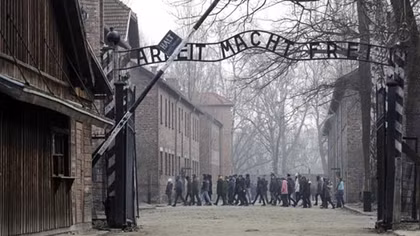 Tại sao quân Đồng minh không ném bom Auschwitz?