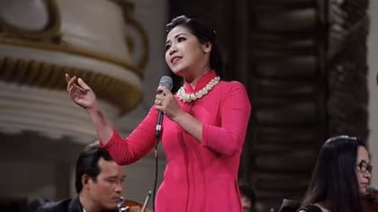 NSƯT Hồng Vy: Hạnh phúc vì còn được hát