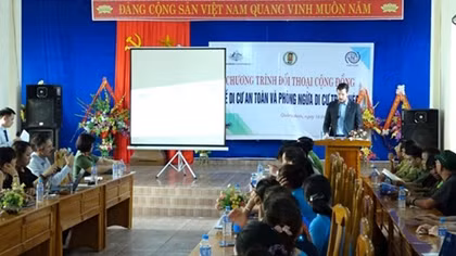 Đối thoại cộng đồng về phòng chống mua bán người và di cư trái phép