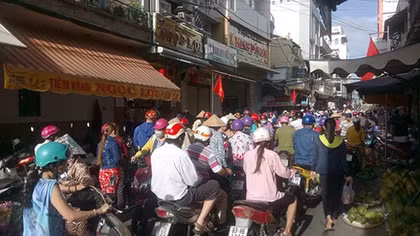 Đông như chợ tết