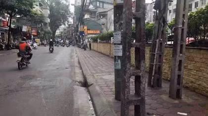 Người phụ nữ tử vong cạnh chiếc xe máy trên đường Trương Định 
