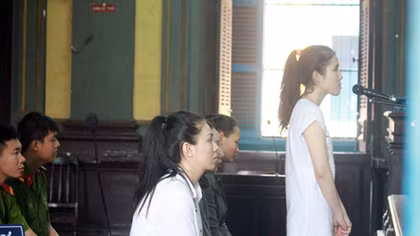 Đạo diễn sân khấu đã dụ người mẫu bán dâm nghìn đô như thế nào?