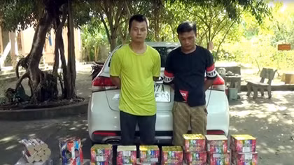 Vận chuyển gần 100 kg pháo "phục vụ" đám cưới