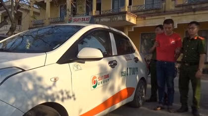 Khoá tay tên cướp taxi phê ma tuý