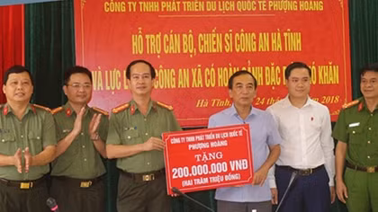 Công ty Phượng Hoàng hỗ trợ quỹ nghĩa tình đồng đội Công an tỉnh Hà Tĩnh