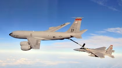 “Thùng xăng bay” KC-135