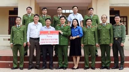 Trường Cao đẳng Cảnh sát nhân dân I sẻ chia khó khăn với đồng bào miền Trung
