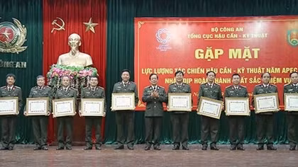 Khen thưởng lực lượng hoàn thành xuất sắc nhiệm vụ Năm APEC 2017