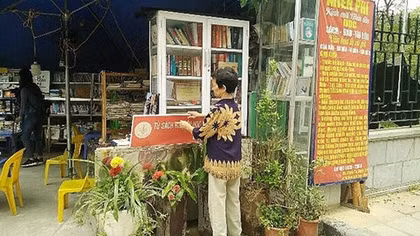 Quầy sách báo miễn phí giữa thủ đô