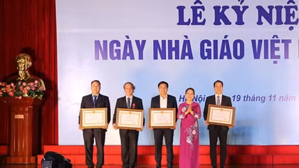 Nhiều tập thể, cá nhân Đại học Quốc gia Hà Nội nhận danh hiệu cao quý
