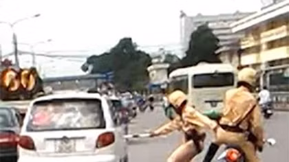 Vi phạm giao thông, chống người thi hành công vụ