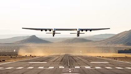 Máy bay phóng vệ tinh Stratolaunch to lớn cỡ nào?