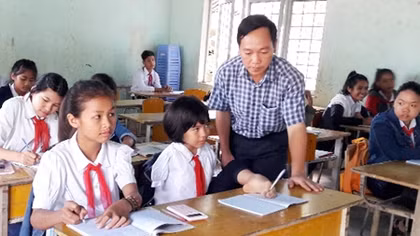Viết cổ tích cuộc đời bằng đôi chân tật nguyền