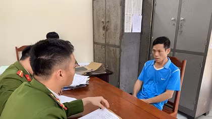 Dùng ống tuýp đe doạ lực lượng Công an