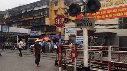 Chế tài nhẹ, khó trị “cò” trước cổng bệnh viện