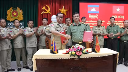Phối hợp giữ vững an ninh, trật tự biên giới Việt Nam - Campuchia