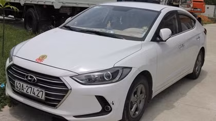 Ô tô grab chở khách trốn khỏi Đà Nẵng