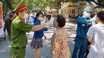 Tăng cường cán bộ đảm bảo an ninh trật tự tại trọng điểm bùng phát dịch