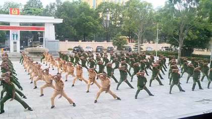 Bế mạc lớp tập huấn điều lệnh võ thuật quân sự 2019 Công an tỉnh Thanh Hóa