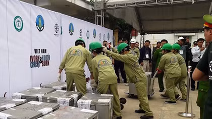 Bàn giao số lượng cực "khủng" ngà voi, sừng tê giác để tiêu hủy
