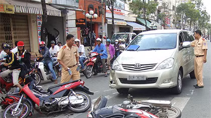 Đề nghị đánh giá việc đặt trạm thu phí và buýt nhanh BRT