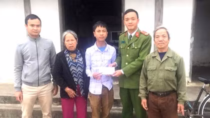 Giúp bé trai đi lạc gần 100km về với gia đình